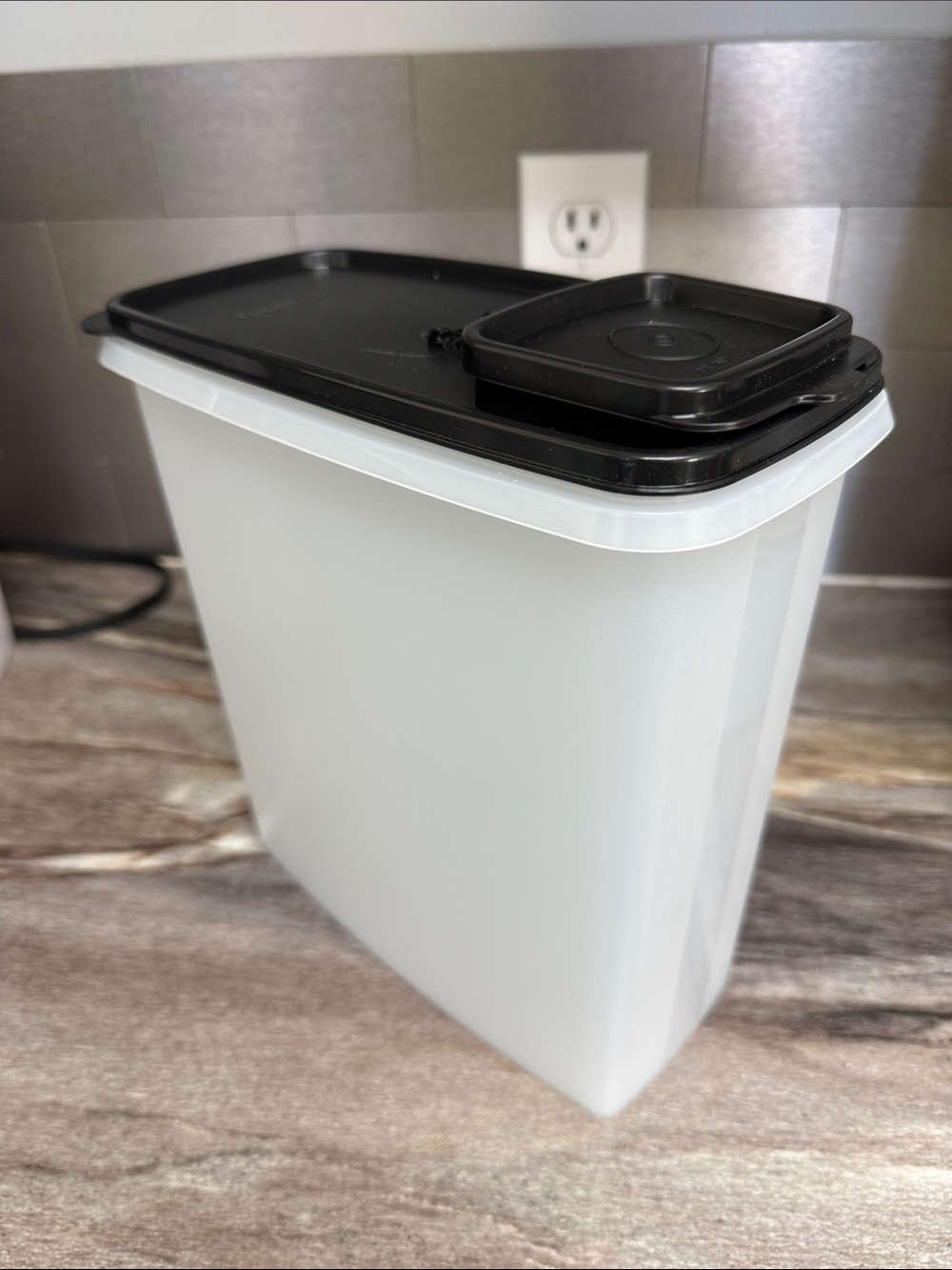 Tupperware Super Cereal Storer